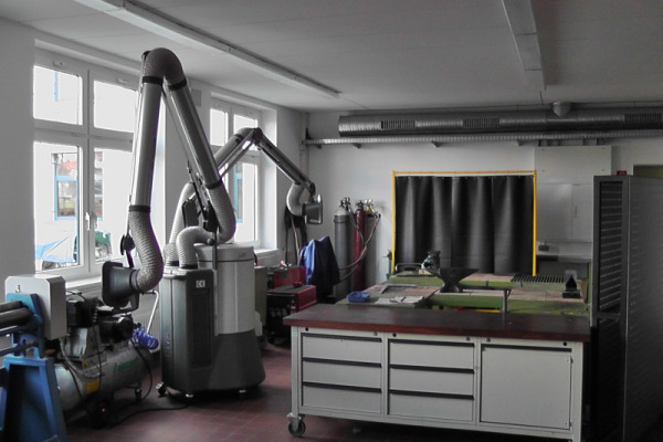 Metall Werkstatt Bild 2