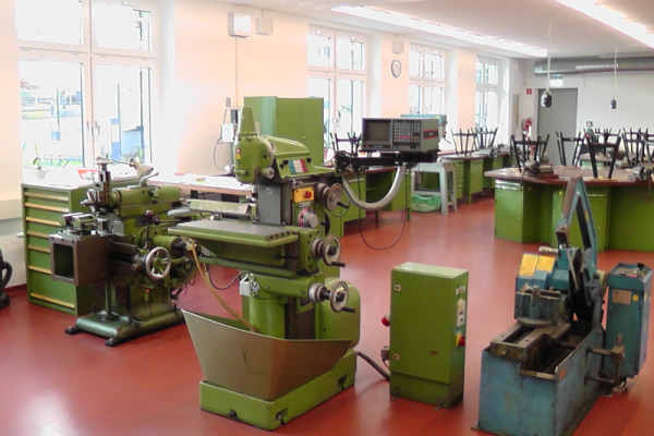 Metall Werkstatt Bild 3