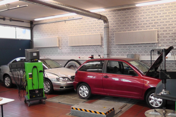 KFZ Werkstatt Bild 2