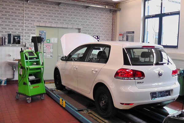 KFZ Werkstatt Bild 1