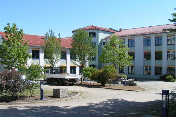 Labor- und Werkstattgebäude Hofansicht 1