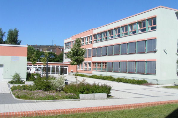 Schulhof der Stammschule