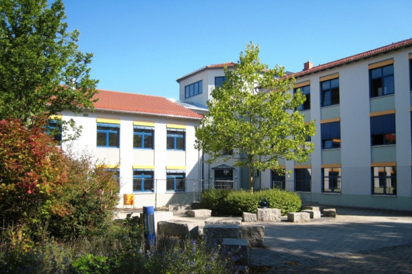 Labor- und Werkstattgebäude Hofansicht 2